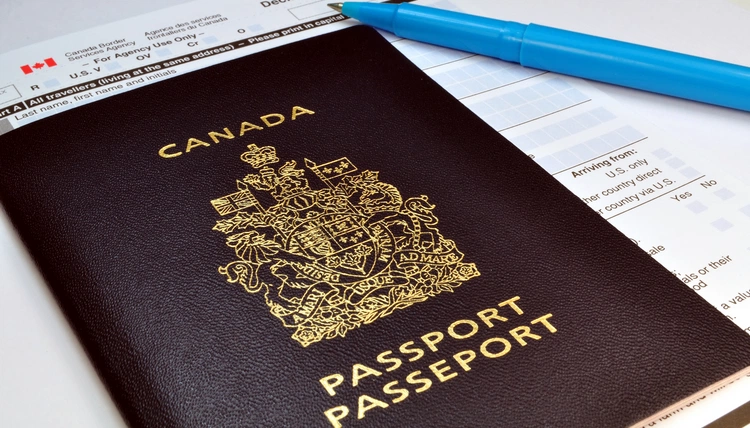 ارائه خدمات پاسپورتی در کانادا از سر گرفته شد