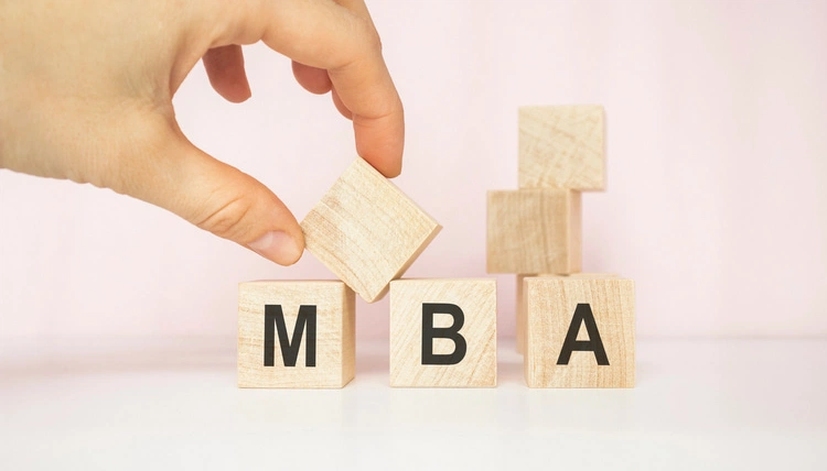 دورۀ یک‌سالۀ MBA بهتر است یا دو ساله؟