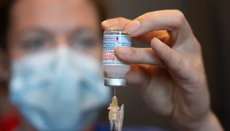 واکسن کرونا در دانشگاه های آلبرتا